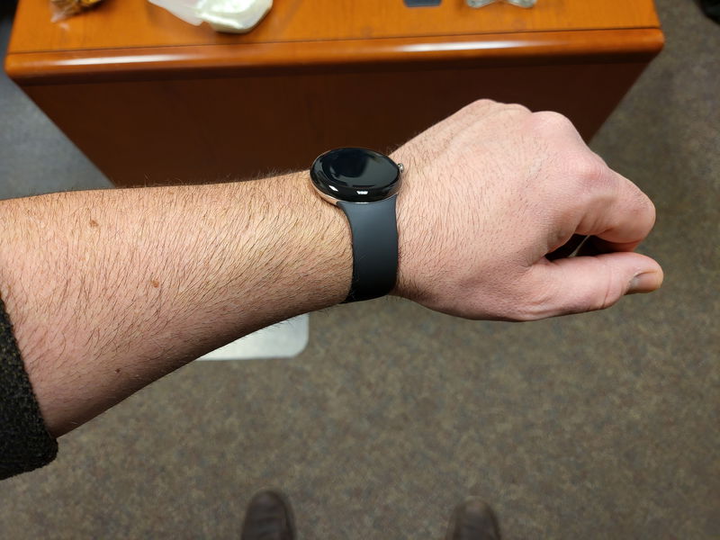 Alguien en Internet ya tiene el Pixel Watch y está filtrando absolutamente todo del reloj de Google