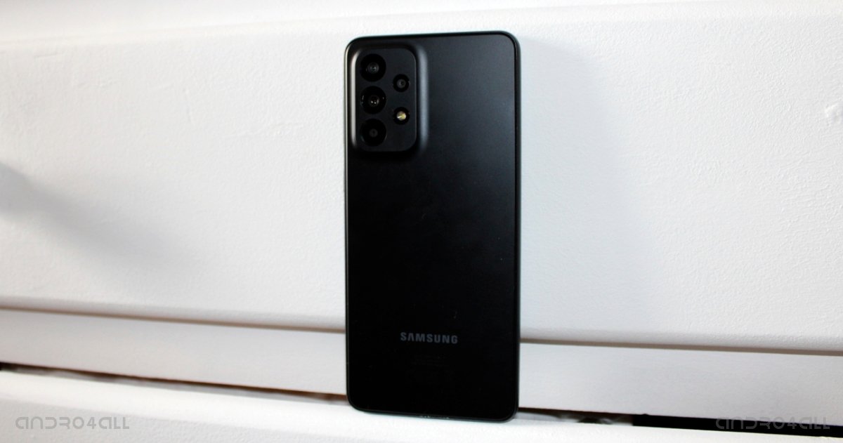 Características del Samsung Galaxy A33 con mejor oferta para comprar en  España. La gama A da la bienvenida al miembro que llega equipado con triple  cámara de 48 Mpx y el procesador