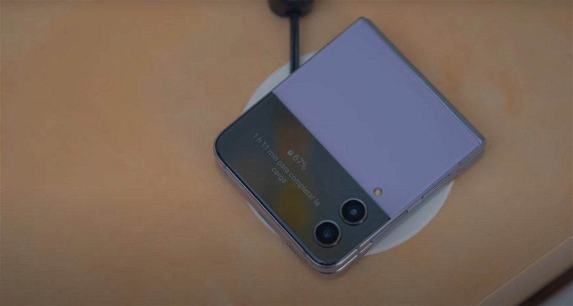 Galaxy Z Flip 4 carga inalámbrica