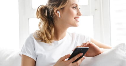 Si usas tu móvil con auriculares, activa esta función: ahorrarás tiempo cuando te llamen