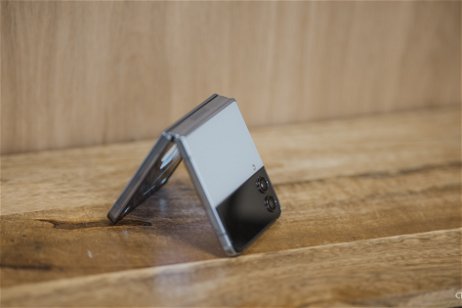 El Galaxy Z Flip4, por dentro: un vídeo destripa al completo el nuevo plegable de Samsung