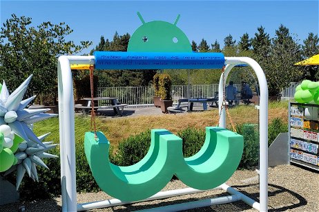 La nueva estatua de Android 13 es un columpio con el que puedes jugar desde tu móvil