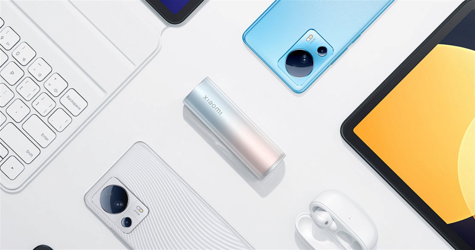 Nueva batería externa de Xiaomi junto a otros productos de la marca