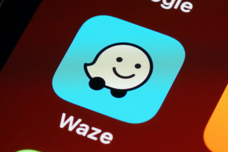 La policía está usando Waze para "trolear" a los usuarios y evitar que superen los límites de velocidad La policía está usando Waze para "trolear" a los usuarios y evitar que superen los límites de velocidad