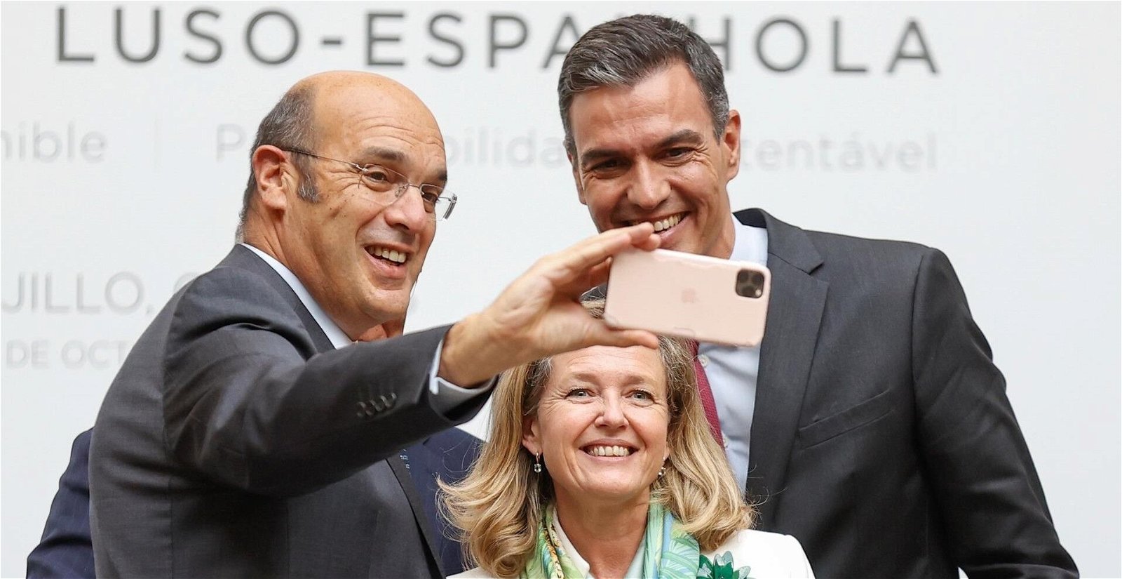 Nuevo contrato licitación móviles España