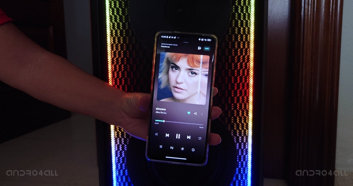Samsung MX-ST50B junto a app de música