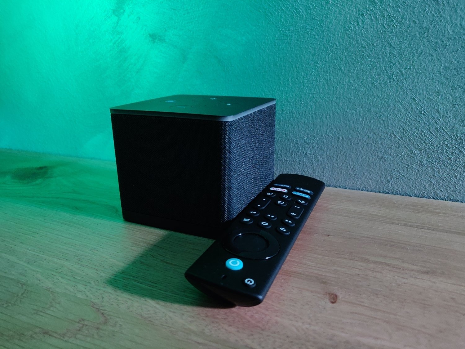 Fire TV Cube 2022 mando luces