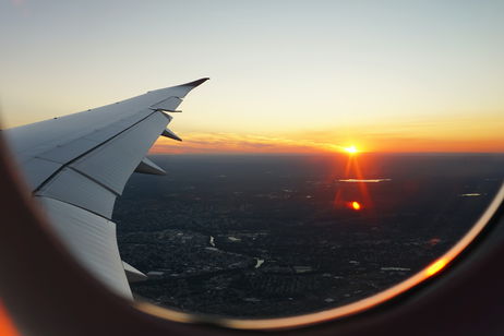 Usar el modo avión en los vuelos ya no será necesario: la UE te permitirá usar 5G mientras viajas Usar el modo avión en los vuelos ya no será necesario: la UE te permitirá usar 5G mientras viajas