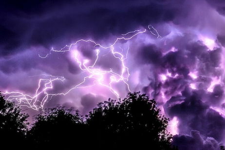 Así es cómo las tormentas pueden afectar a tu teléfono móvil Así es cómo las tormentas pueden afectar a tu teléfono móvil