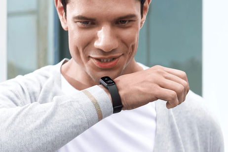 Esta pulsera inteligente cuesta solo 19 euros, tiene a Alexa integrada y 25 días de batería Esta pulsera inteligente cuesta solo 19 euros, tiene a Alexa integrada y 25 días de batería