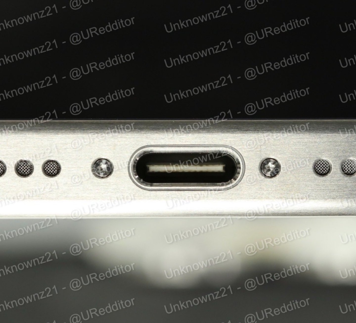 USB C del iPhone 15 Pro