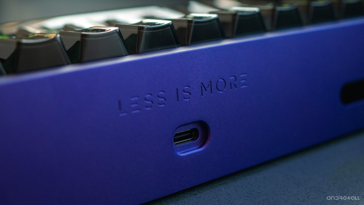 USB C y serigrafia Less is More