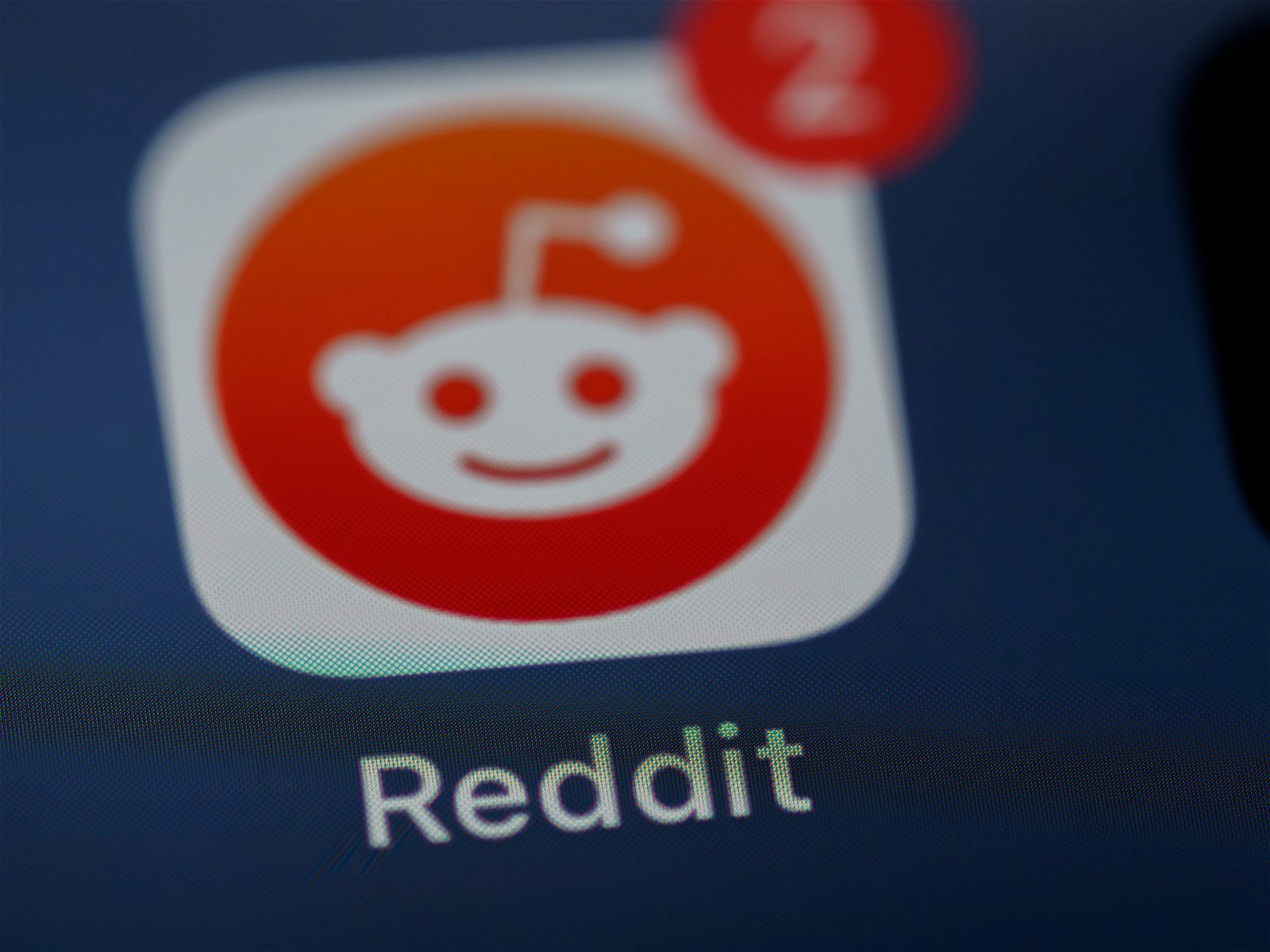 El logo de Reddit en un teléfono móvil