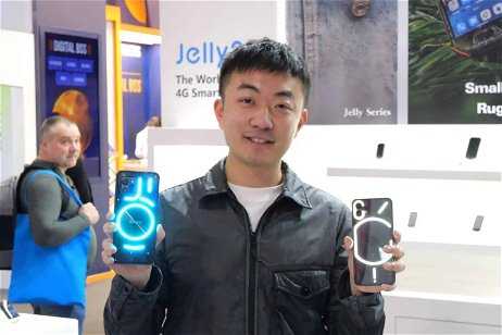 La surrealista escena de Carl Pei, fundador de OnePlus y Nothing, con la copia china de su última creación