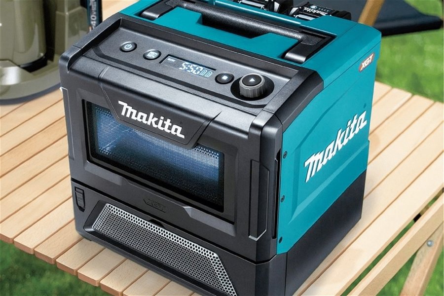 Por algún motivo, Makita ha creado este microondas para llevar