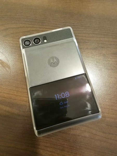 Va camino de ser el móvil del MWC 2023: este es el Motorola RIZR Rollable