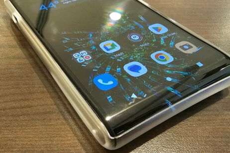 Va camino de ser el móvil del MWC 2023: este es el Motorola RIZR Rollable