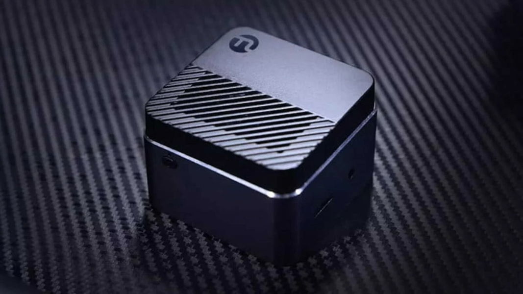 Ojo al mini-PC que vende Xiaomi: pesa menos que un móvil y ocupa lo mismo que un cubo de Rubik