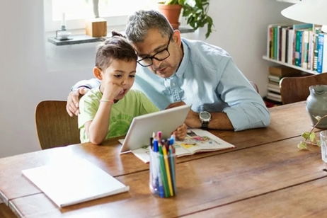 Cómo configurar el móvil de un niño para que lo use con seguridad Cómo configurar el móvil de un niño para que lo use con seguridad
