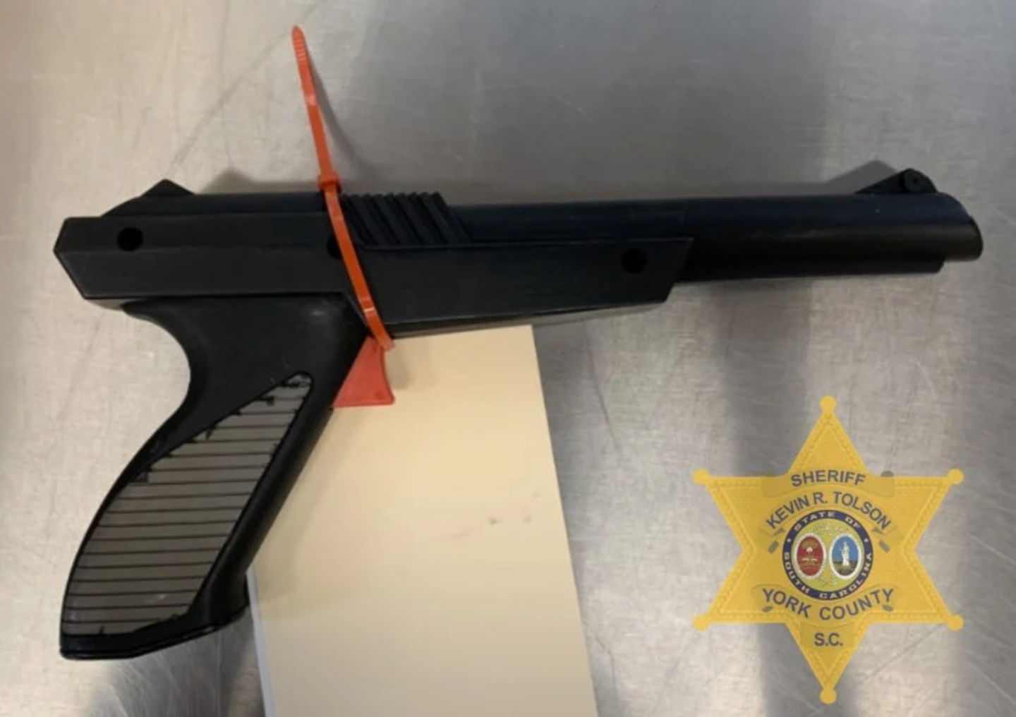 Un ladrón ha utilizado una pistola NES Zapper para realizar un atraco