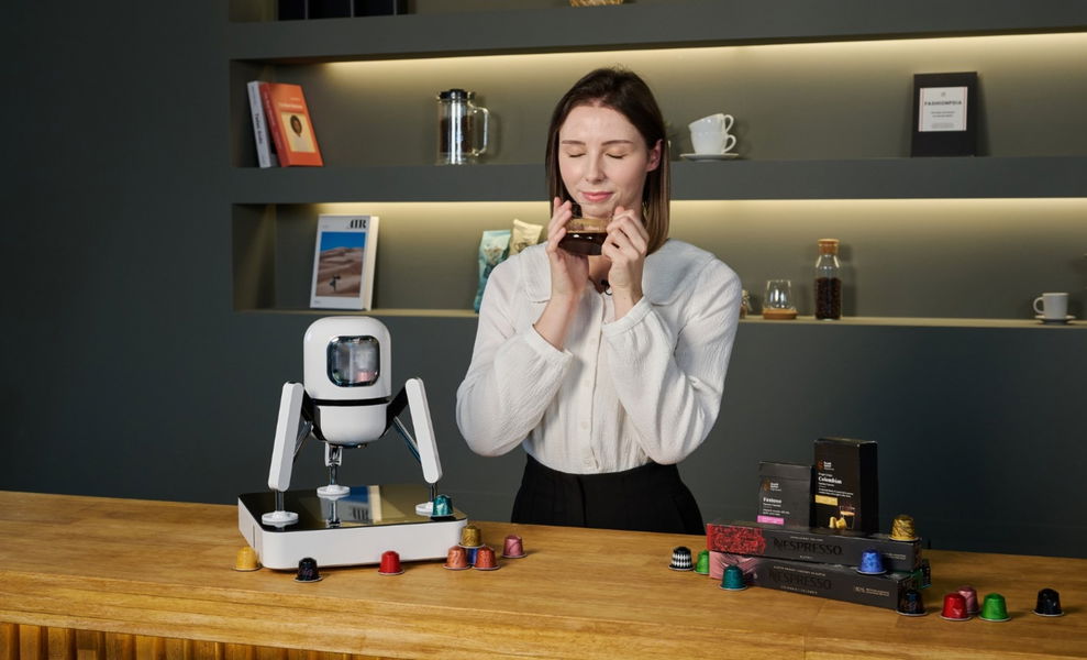 Parece una nave espacial, pero es la última cafetera de cápsulas de LG que  se controla desde el móvil