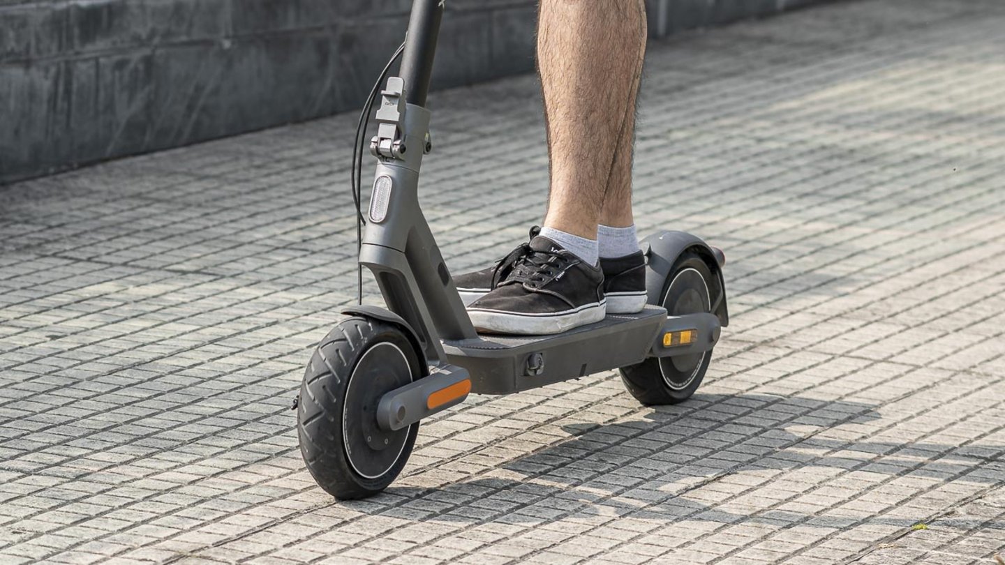 Xiaomi Electric Scooter 4 Ultra primer plano lateral