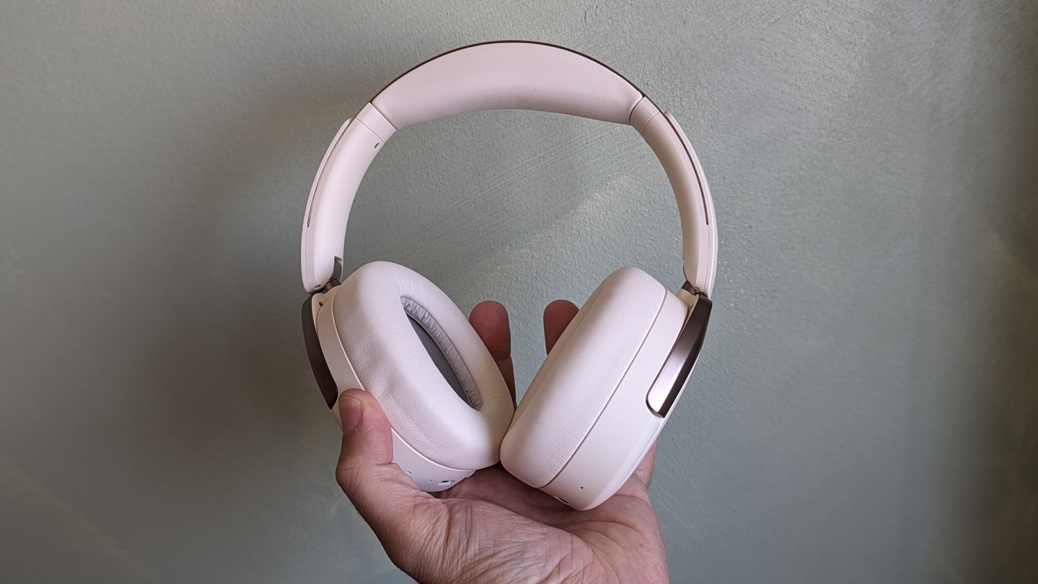 Estos auriculares Bluetooth con 123h de batería y cancelación de ruido  cuestan solo 58 euros