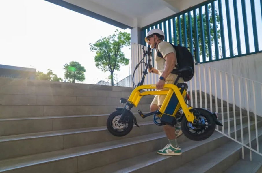 Parece un juguete, pero esta nueva bicicleta eléctrica será la reina de los maleteros