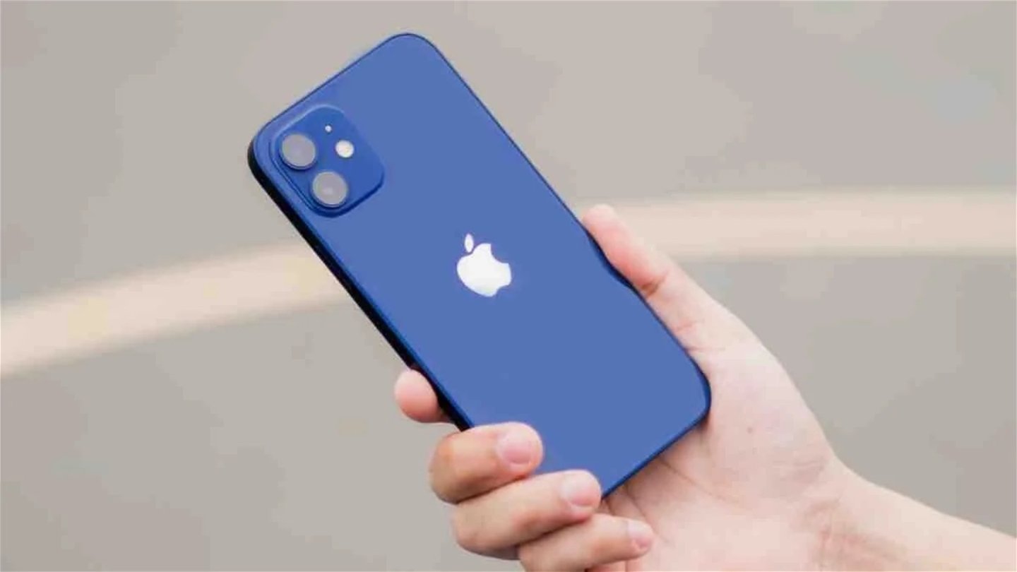 iPhone 12 de color azul