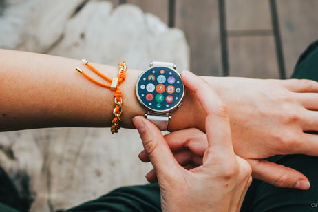 Reloj y auriculares por menos de 120 euros: uno de los gadgets más locos de HUAWEI está tirado de precio