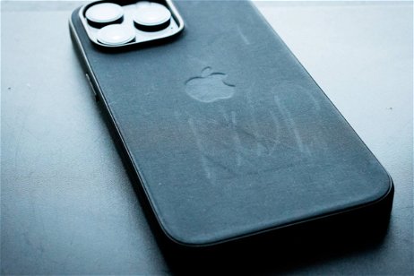 El sustituto de Apple al cuero no convence: críticas a las fundas FineWoven del iPhone 15 por su fragilidad