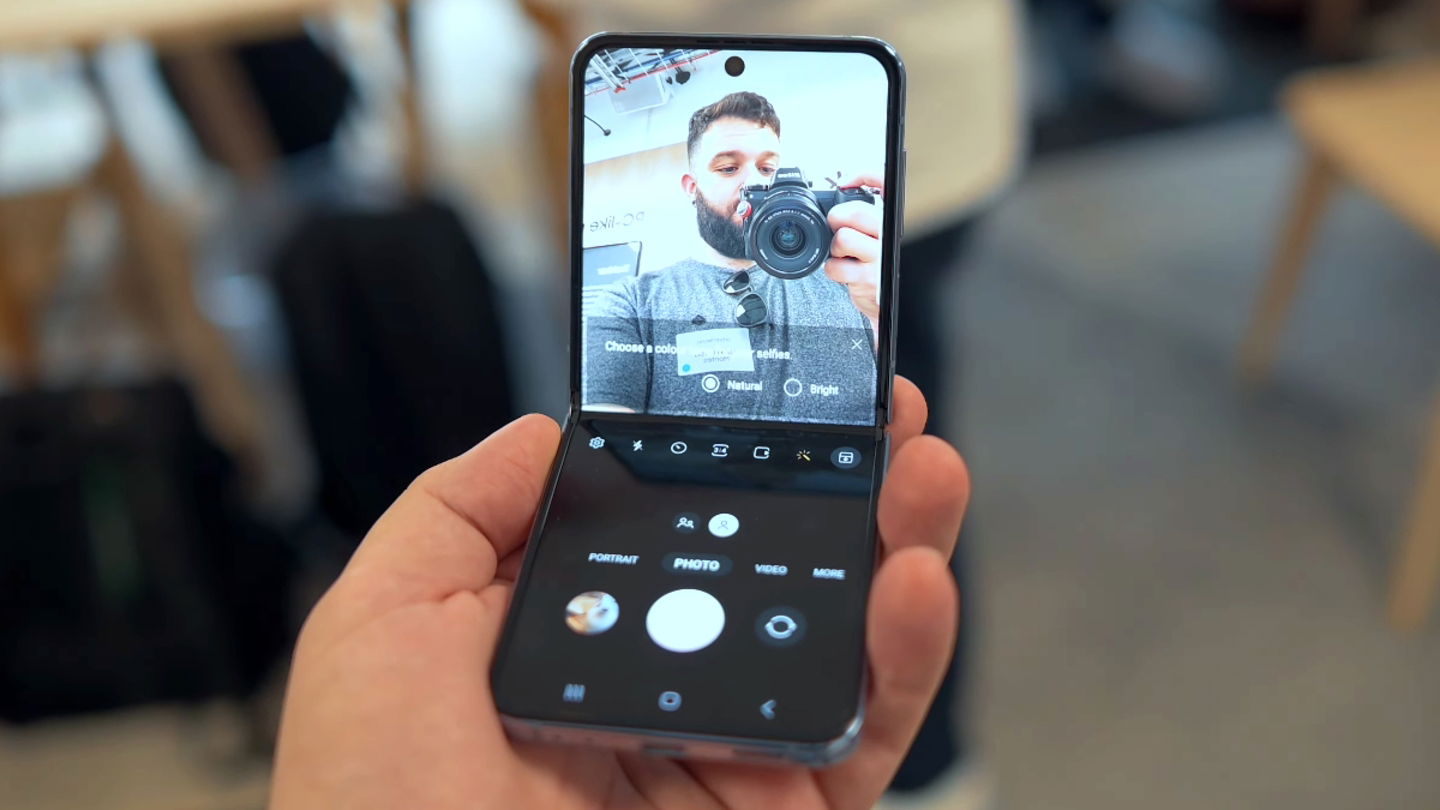 Pantalla del Samsung Galaxy Z Flip 4 plegado