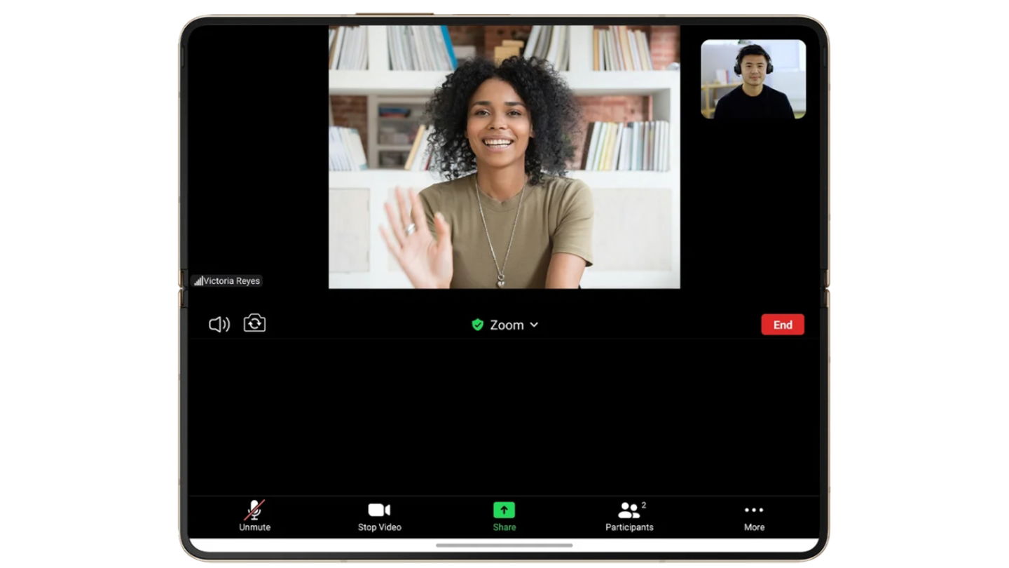App de Zoom en un móvil plegable