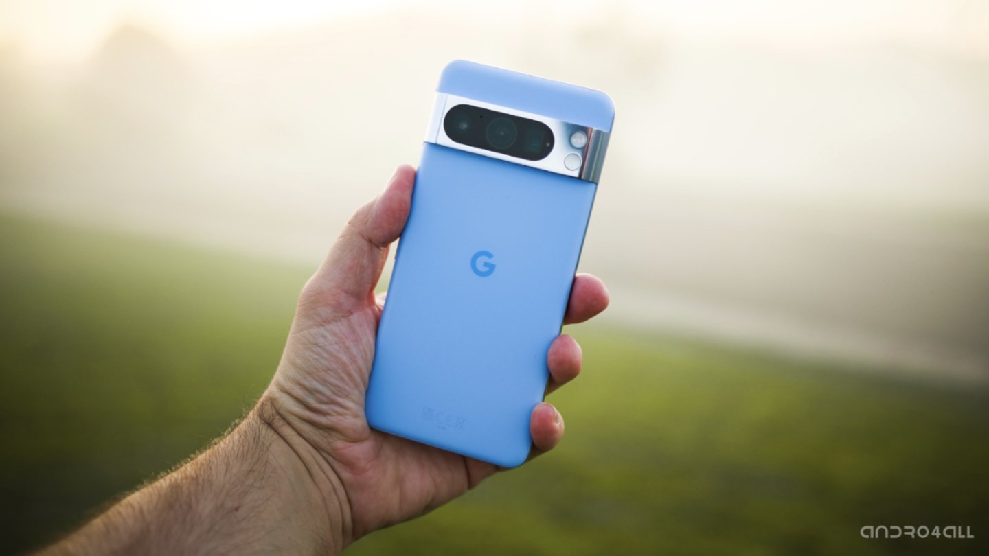 Google Pixel 8 Pro de color azul