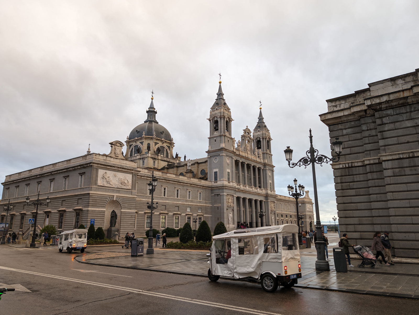 la catedral de la almudena de Madrid