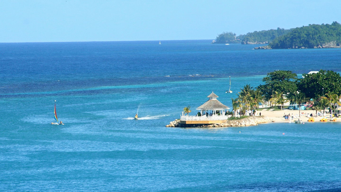 Viaja en avión entre dos ciudades de Canadá y descubre que su maleta ha acabado en Jamaica gracias al AirTag