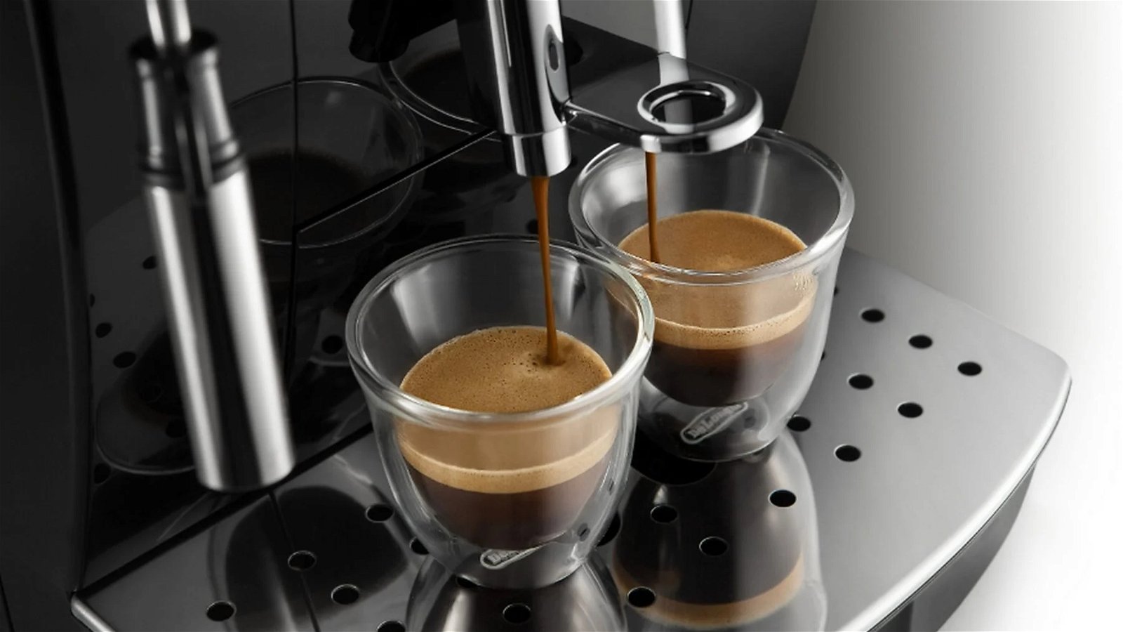 Café recién hecho con 200 euros de descuento: esta cafetera superautomática  es una 'Magnífica' compra