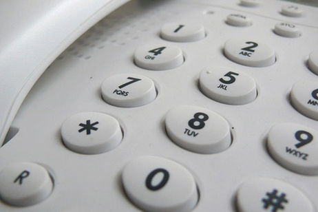 La CNMC libera a Telefónica de sus obligaciones mayoristas en telefonía fija al desregular el mercado La CNMC libera a Telefónica de sus obligaciones mayoristas en telefonía fija al desregular el mercado