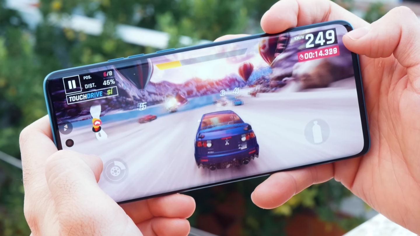 Juego de coches en el Motorola edge 40 neo