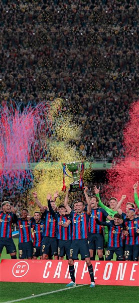 Barcelona levantando la copa fondo de pantalla