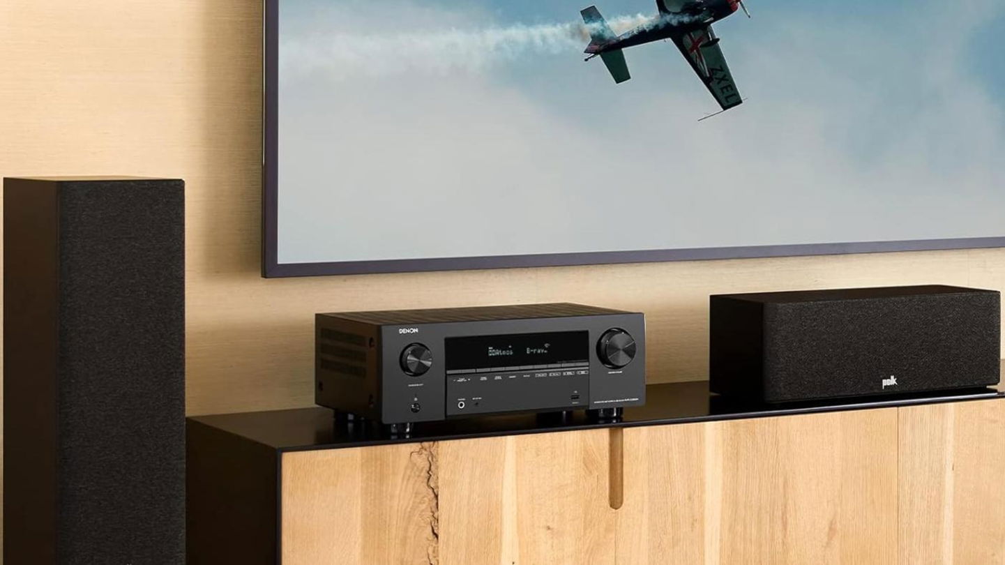 DENON AVR-X2800H bajo tv