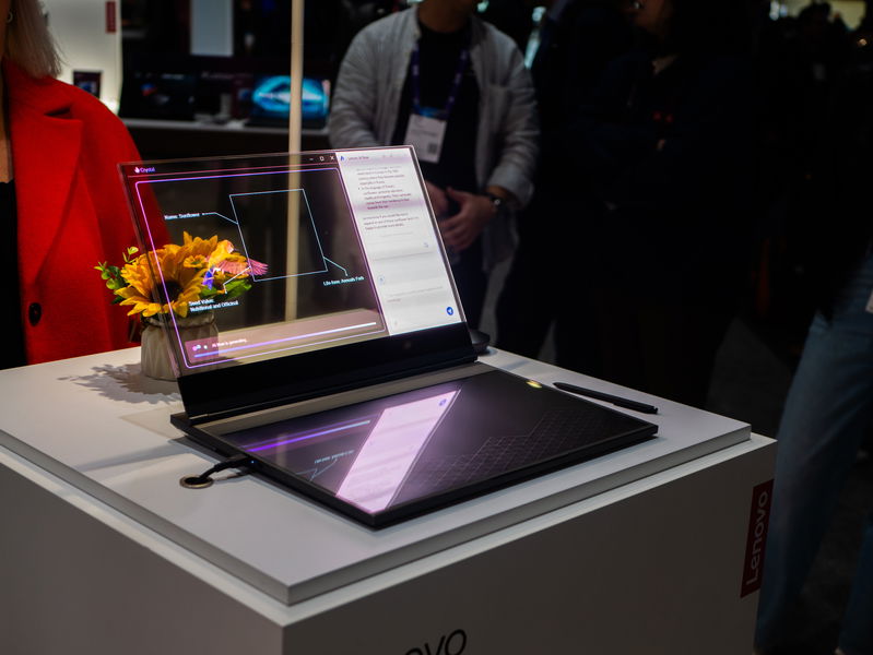 El futuro ha llegado al mundo del PC: primeras imágenes reales del portátil transparente de Lenovo