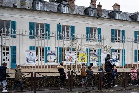 Este pueblo de Francia ha prohibido el uso de móviles en la calle