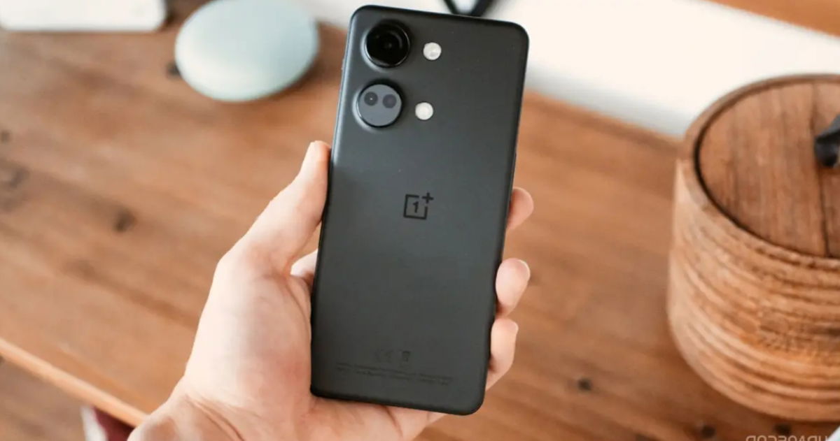 OnePlus tiene uno de los móviles de gama media más completos con carga de 80 W y ahora cuesta 150 euros menos