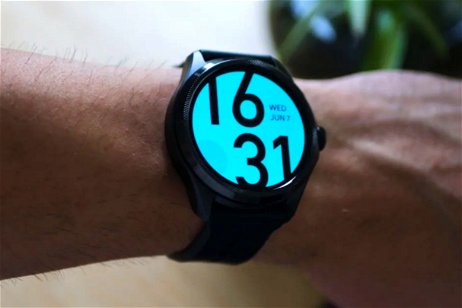 Este smartwatch tiene doble pantalla, una gran autonomía y una rebaja de casi 60 euros