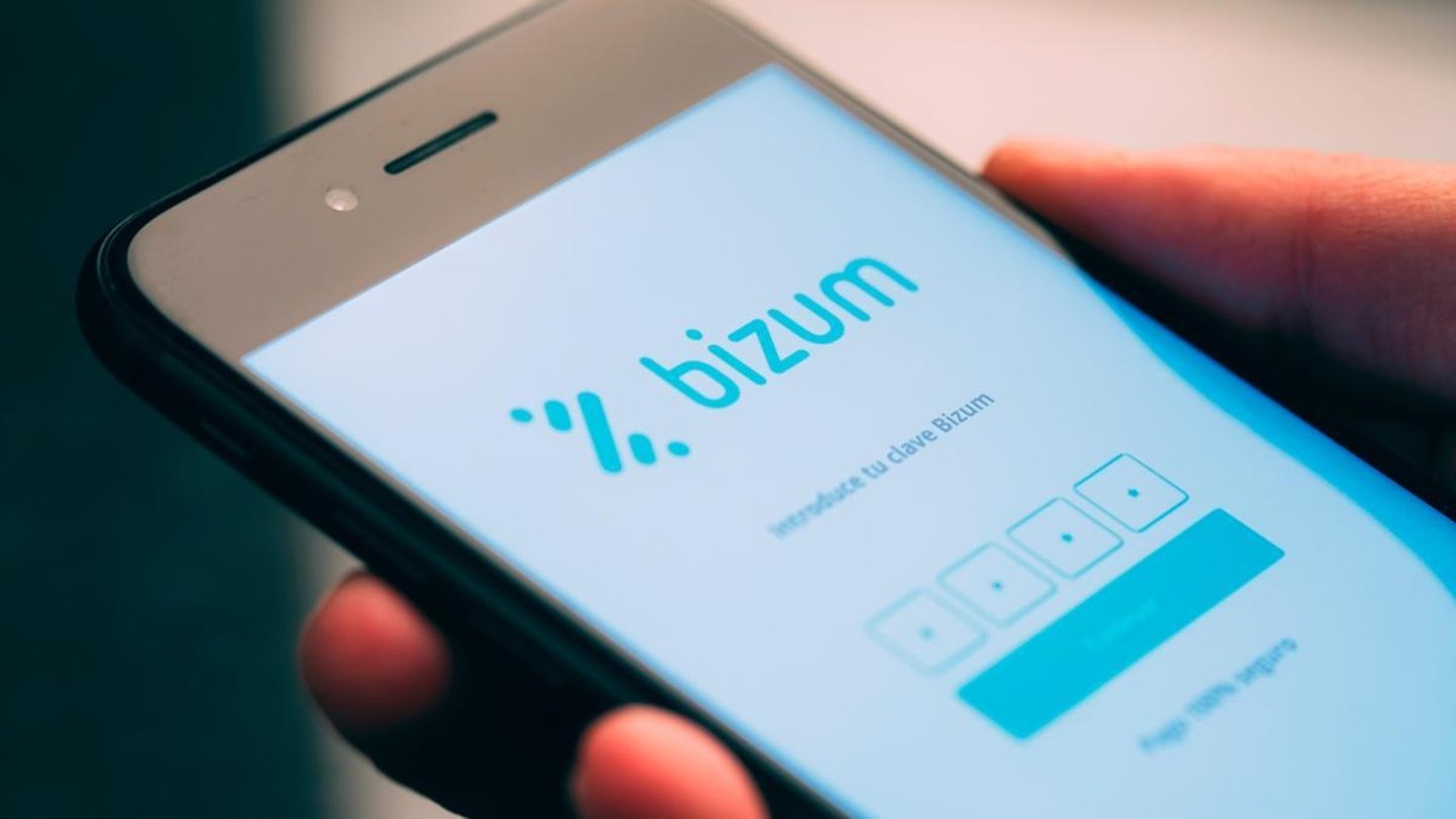 Móvil con la app de Bizum abierta