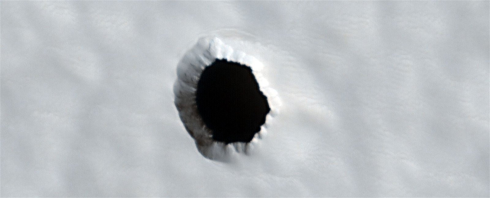 El extraño agujero en Marte que descoloca a la ciencia. Nadie sabe que hay en su interior