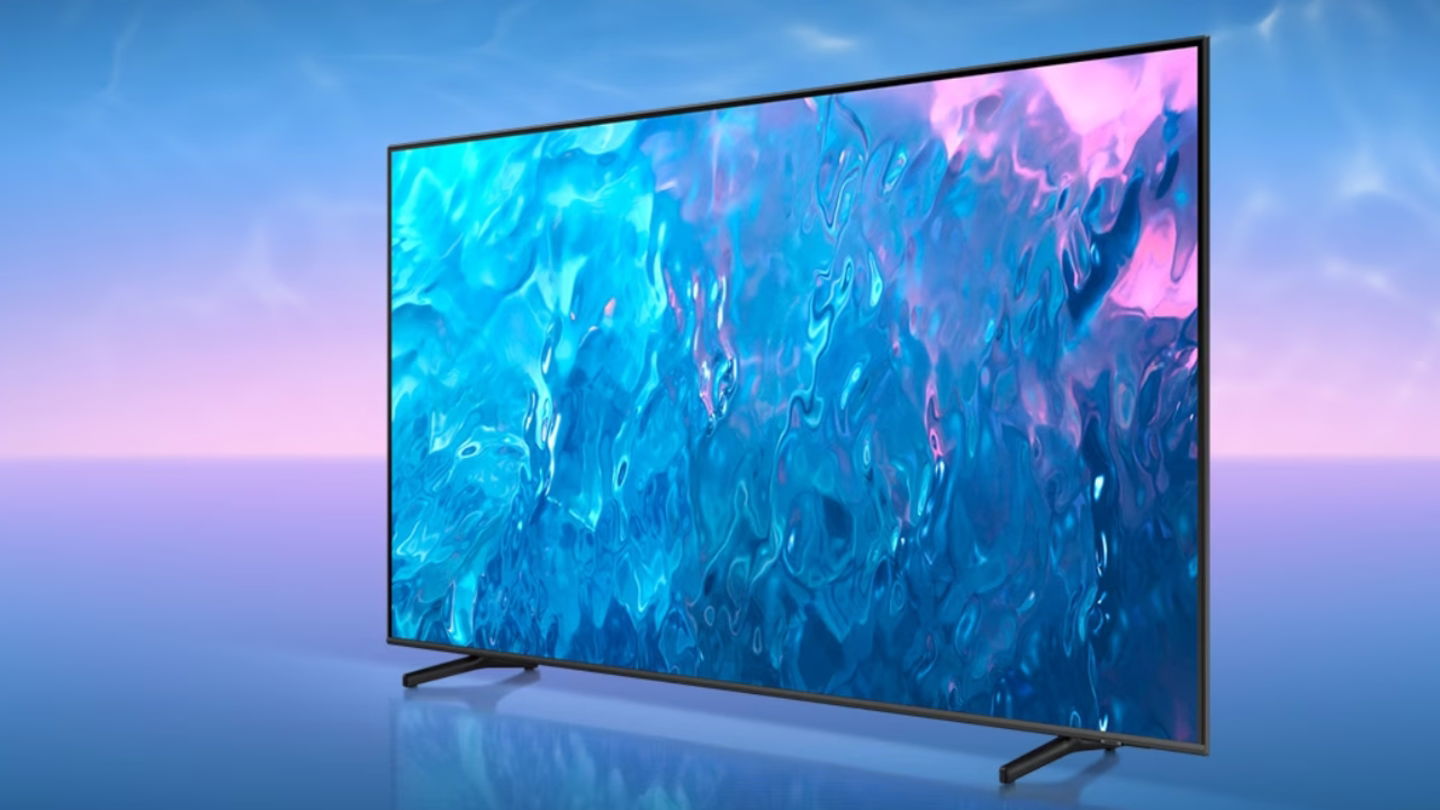 Samsung TV Q77C con fondo azul