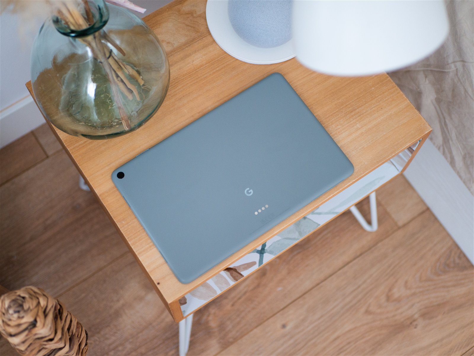 Pixel Tablet sobre una mesa