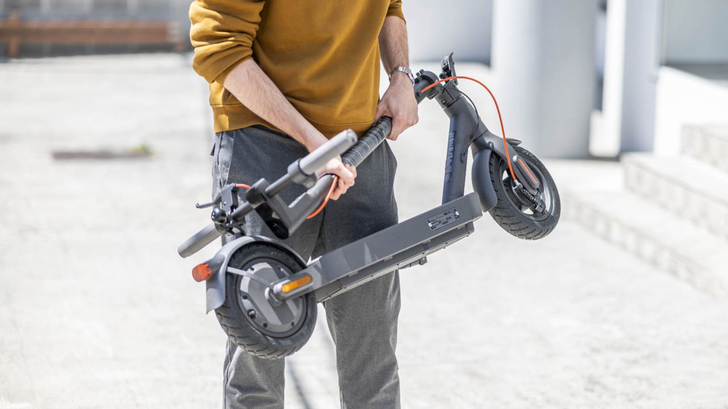 xiaomi electric scooter 4 pro 2nd gen levantado plegado